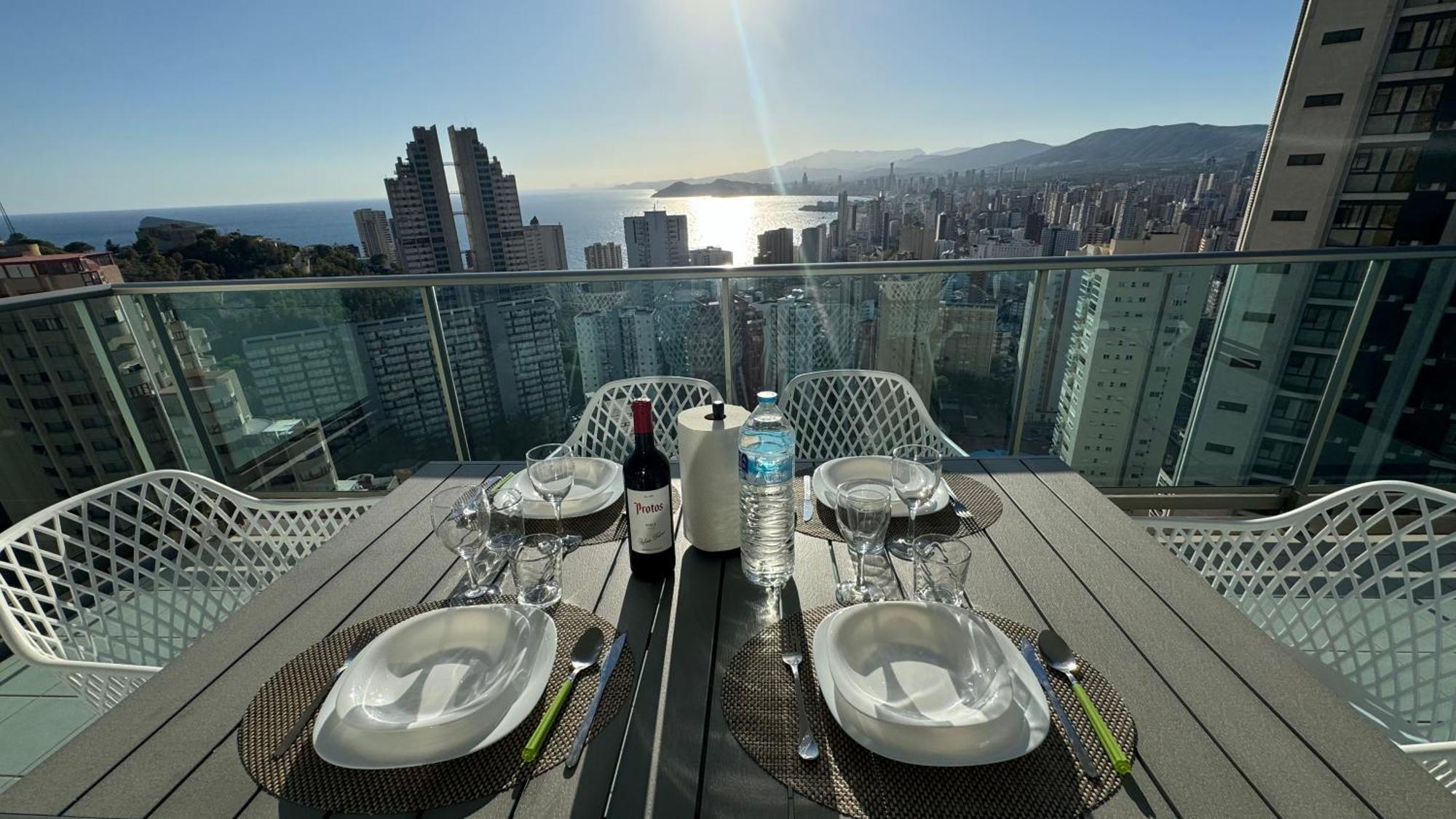 Highrise Apartment With Stunning Views From Private Balcony 85 ベニドルム エクステリア 写真
