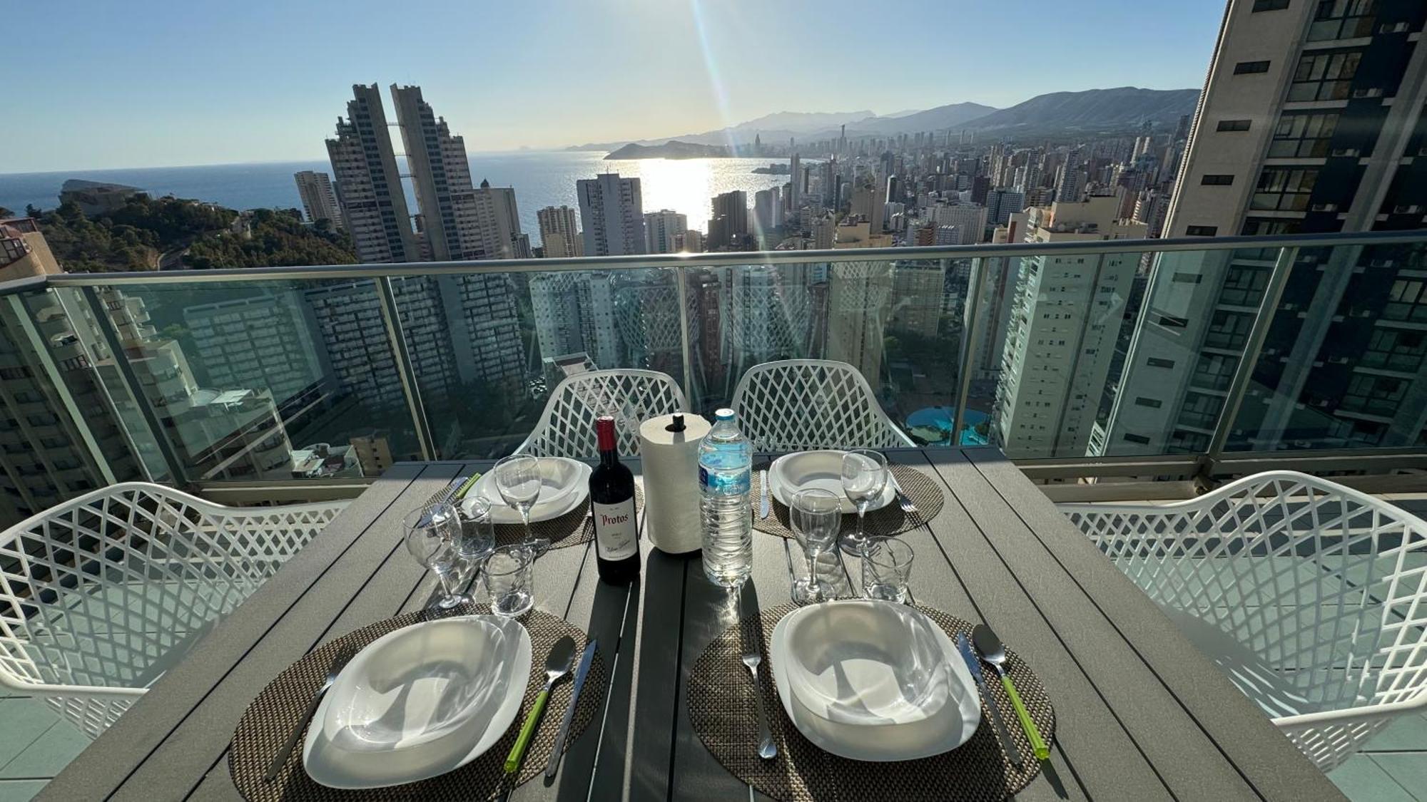 Highrise Apartment With Stunning Views From Private Balcony 85 ベニドルム エクステリア 写真