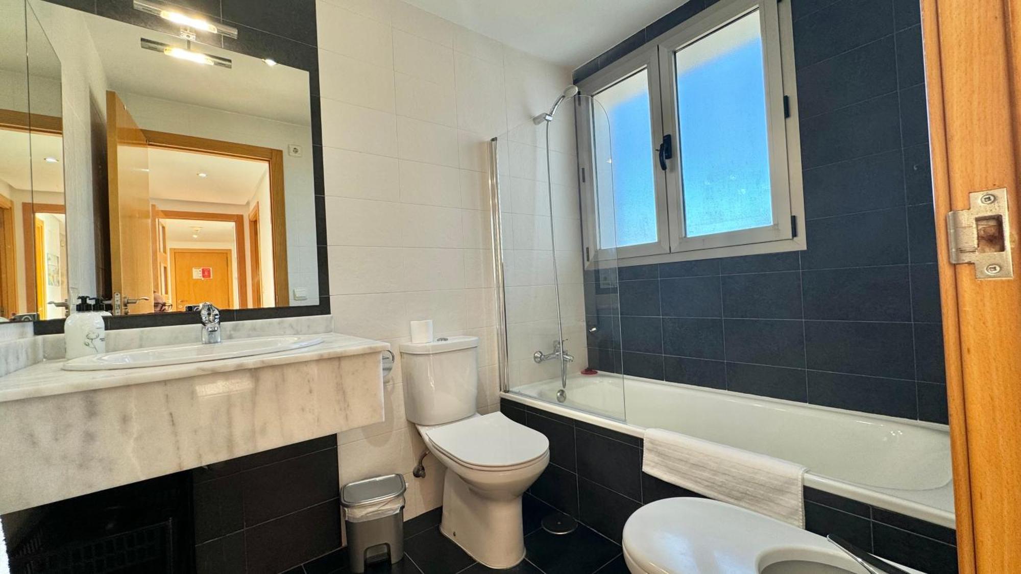 Highrise Apartment With Stunning Views From Private Balcony 85 ベニドルム エクステリア 写真
