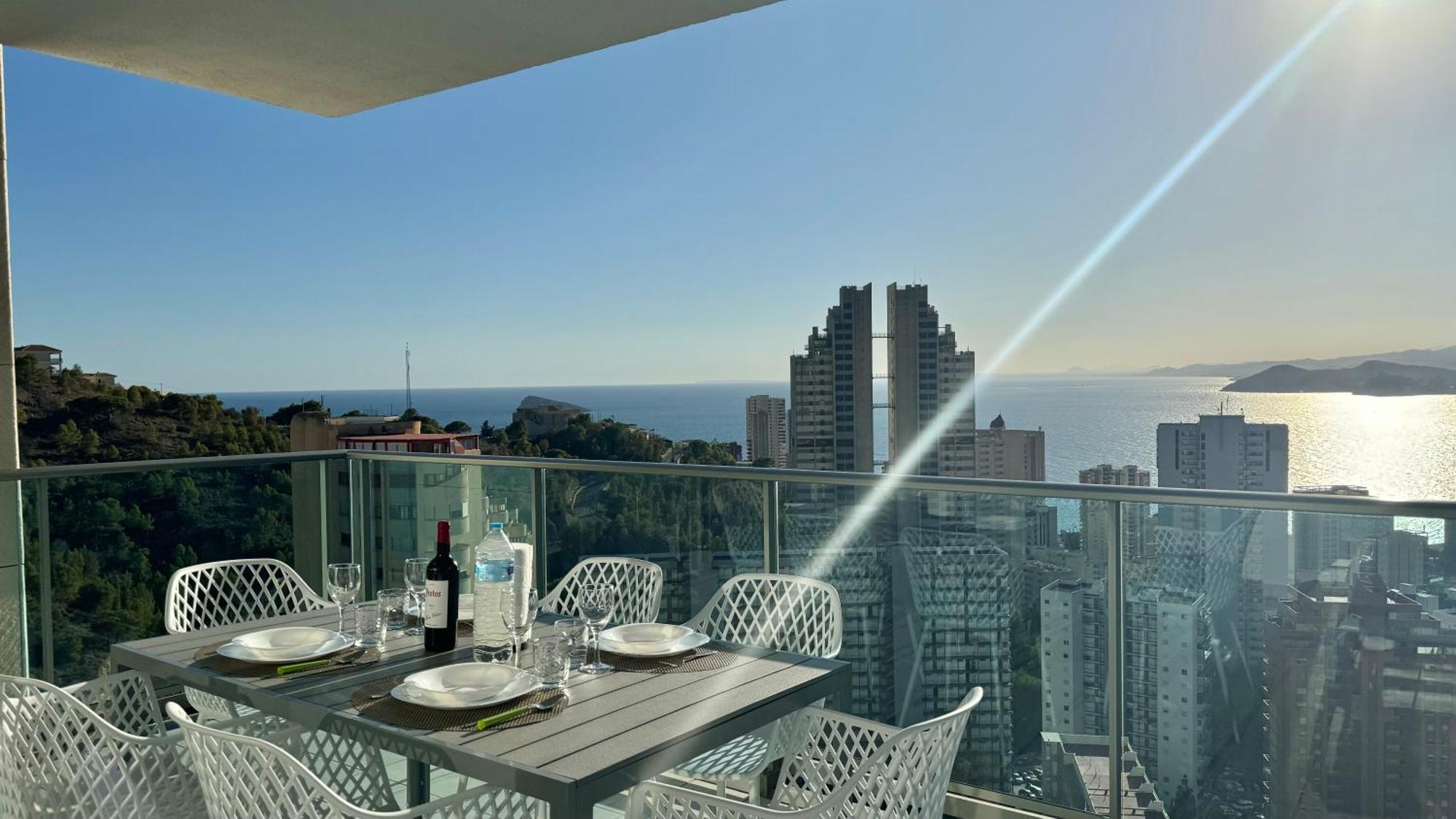 Highrise Apartment With Stunning Views From Private Balcony 85 ベニドルム エクステリア 写真